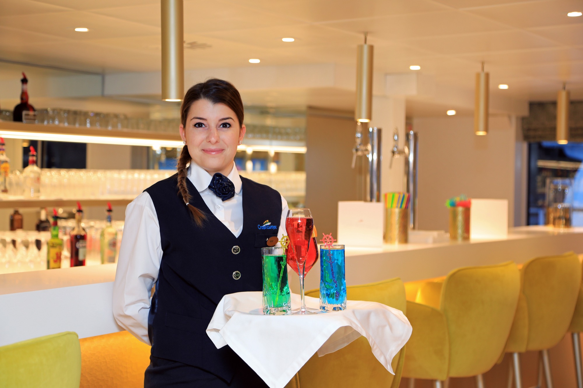 CroisiEurope MS Elbe Princesse II Bar Lounge 12.jpg